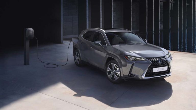 Nuevo Lexus UX 300e. Estos son los cambios en este SUV urbano eléctrico