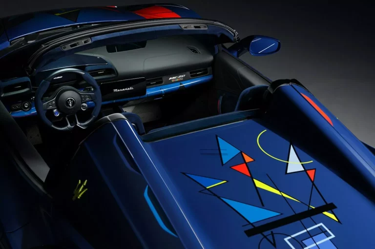 Este Maserati MC20 Cielo tiene complejo de cómic