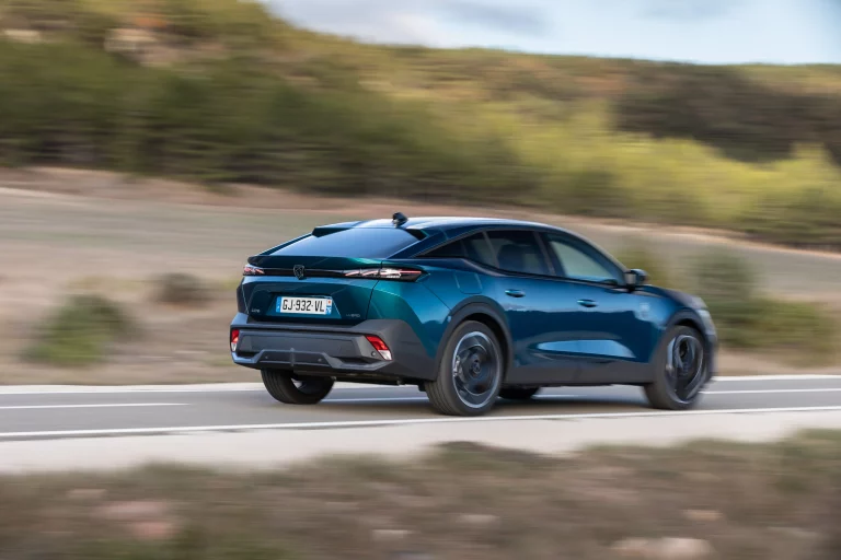 El Peugeot 408 incorpora la tecnología mild hybrid.¿Qué te parece su precio?
