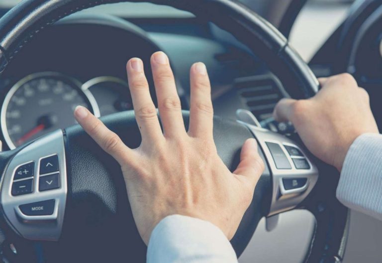 ¿Qué le pasa a mi coche si vibra más de lo normal?