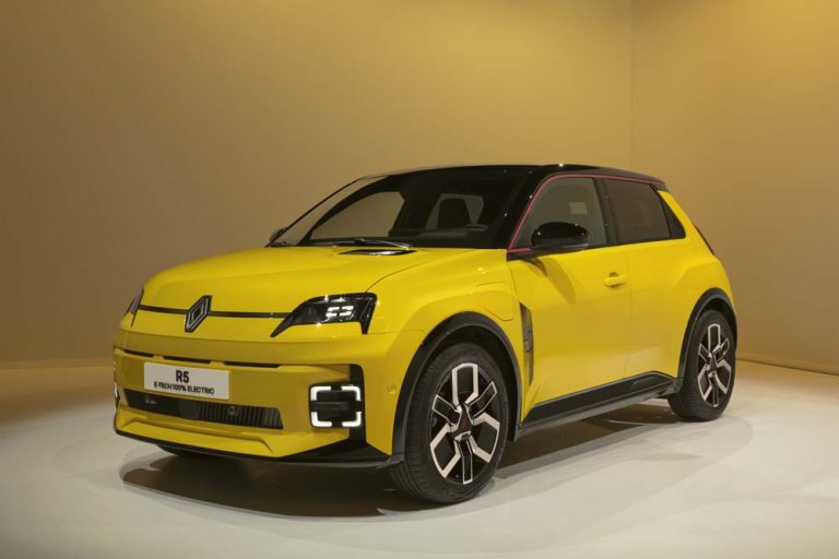 Primer contacto con el Renault 5 E-TECH eléctrico. Sí, soy leyenda