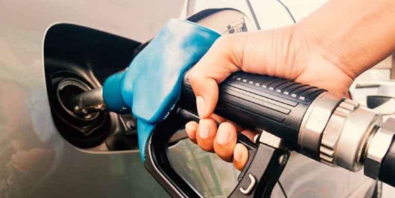 12 trucos para ahorrar gasolina y no dejarte un dineral al conducir tu coche