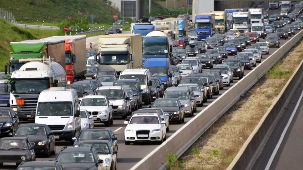 Juan José (43), mecánico: "Desactiva este sistema en los atascos para cuidar tu coche" 3 Motor16 atascos
