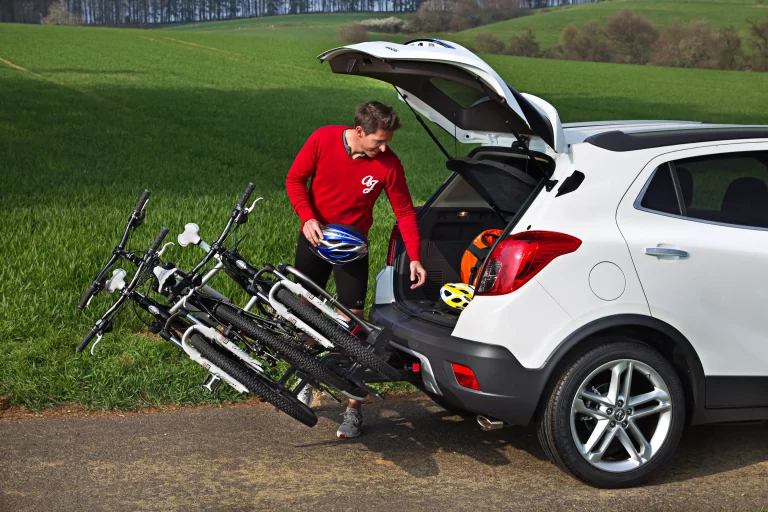 El mejor soporte para llevar la bicicleta en el coche y no gastar más gasolina