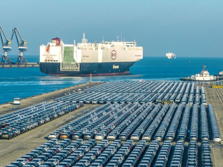 BYD despliega su propia flota de ocho barcos ro-ro para exportar un millón de coches al año a Europa