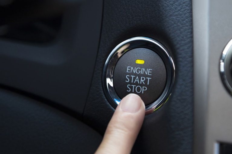 3 pruebas de la ITV que no tienen que superar los coches eléctricos