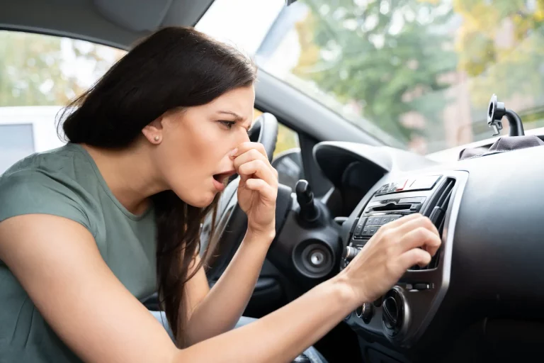 Cómo eliminar el mal olor del maletero de tu coche