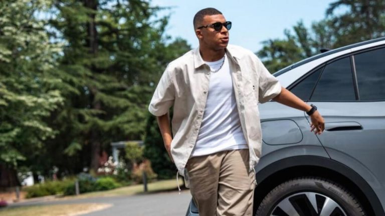 Ferrari, Porsche, Bugatti, Rolls-Royce… Así son los coches que Mbappé no puede conducir y que tiene aparcados en su garaje