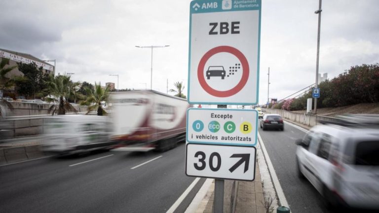 El truco definitivo para circular por una ZBE con tu viejo coche la tiene este conductor. Y te salva de una multa