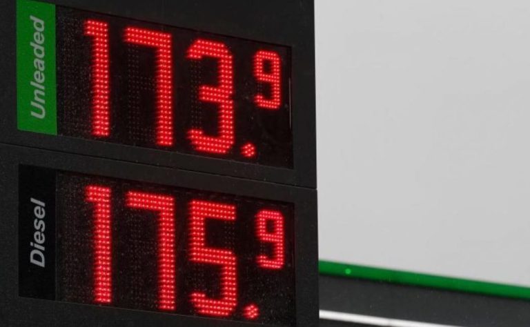 Así de fácil es ahorrar 9 céntimos por litro en BP y en Galp. Y de paso lavas el coche gratis