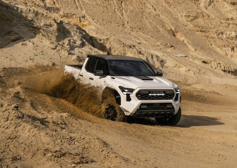 El hermano mayor del Toyota Hilux muestra su poderío en el anuncio de la Super Bowl