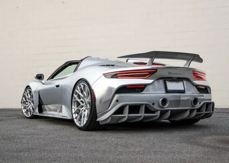Este Maserati MC20 Cielo se viste de plata gracias a 7Design