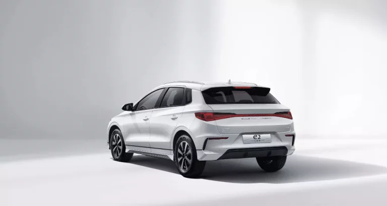 BYD e2: Estrena eléctrico a precio de Toyota Auris Hybrid con 200.000 km y 10 años