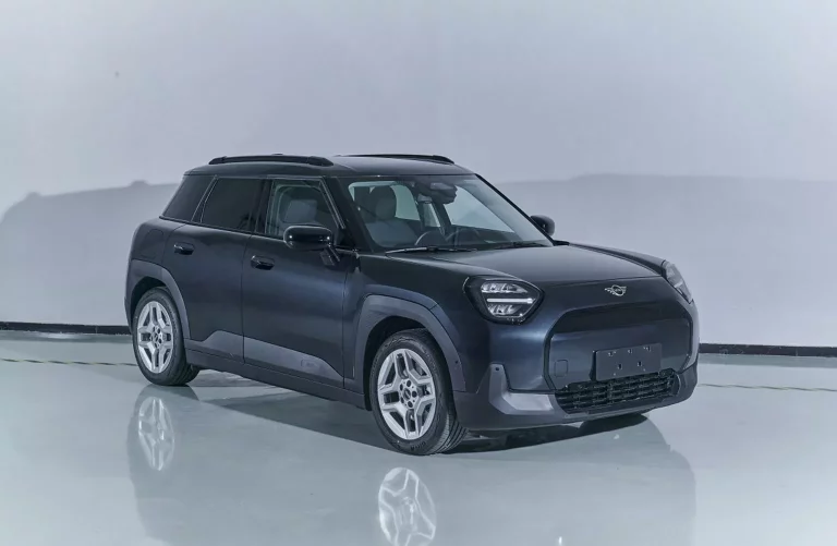 Hola: Soy el nuevo Mini Aceman y me he escapado de China