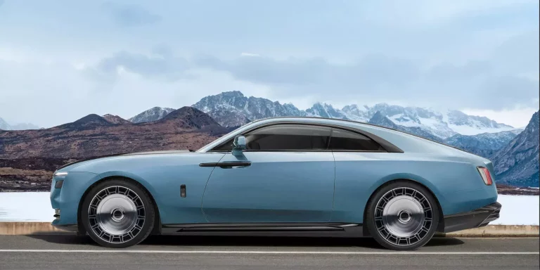 Mejoras para el Rolls-Royce Spectre empiezan a cuajarse en la mente de Mansory
