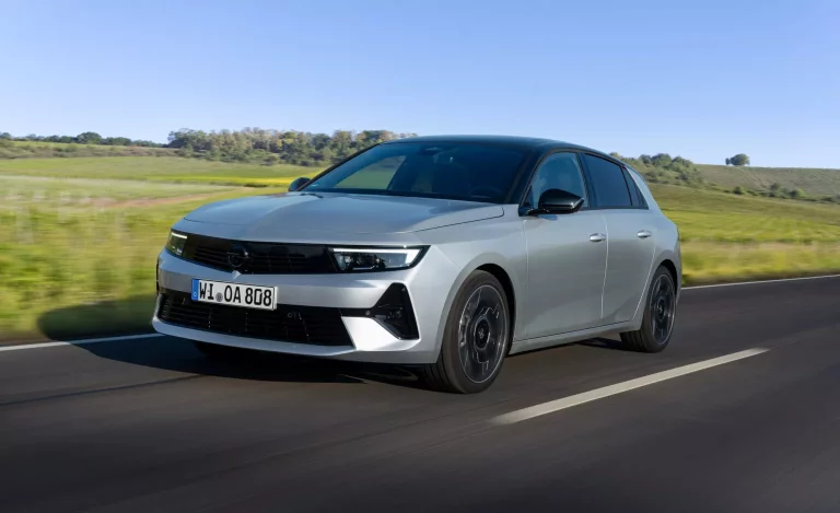 El Opel Astra se apunta a la moda de los 48 voltios y de la etiqueta ECO