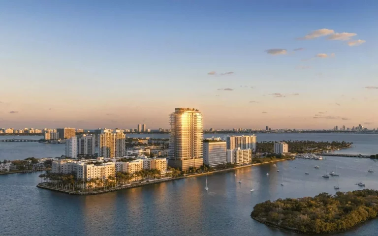 Bentley, Aston Martin, Pagani… Y otras marcas de coches que levantan pisos en Miami que cuestan una fortuna