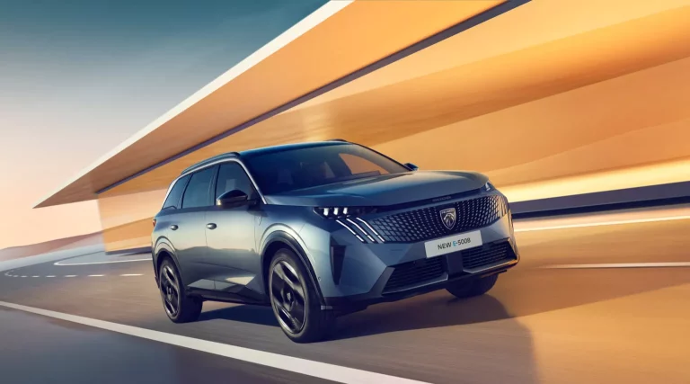 El nuevo Peugeot 5008 llega sin sorpresas. Es un 3008 con 7 plazas