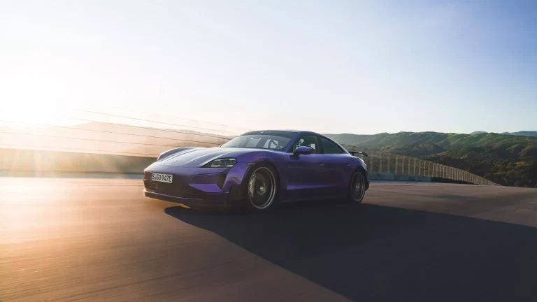 Y así amigos, es como el Porsche Taycan Turbo GT Weissach vuela en Nürburgring