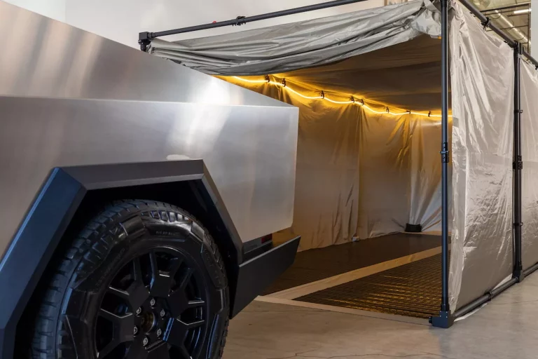 La cubierta que hace a tu Tesla Cybertruck un coche indestructible