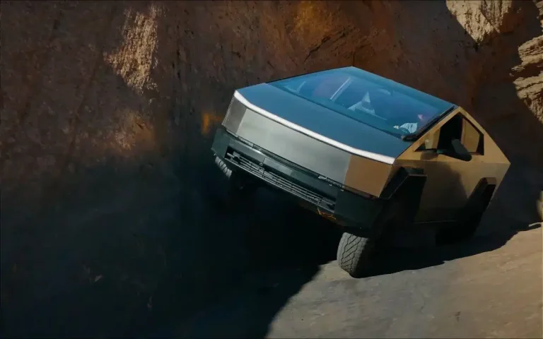 Así gatea el Tesla Cybertruck por la ‘Puerta del Infierno’ del Moab