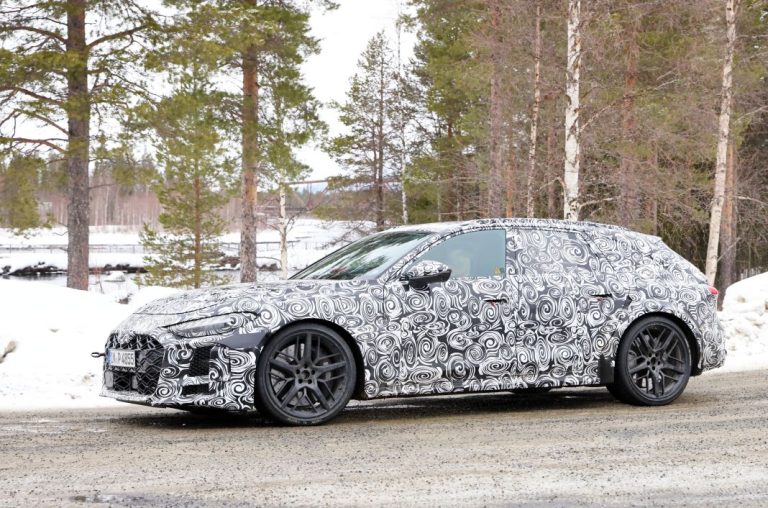 Primeras imágenes del electrificado Audi RS 5 Avant en la nieve