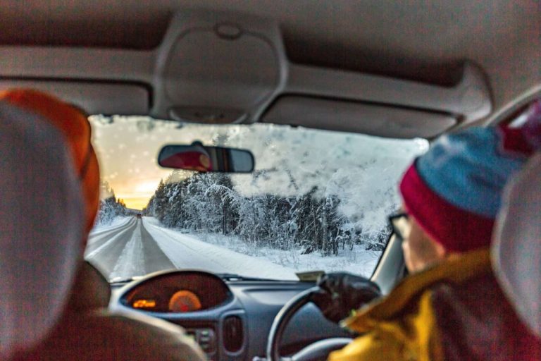 Cómo actuar si te sorprende una nevada en carretera: la Guardia Civil te da las claves a seguir