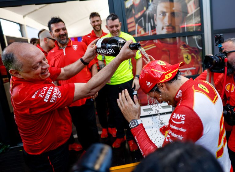 La despedida de Sainz ante los tifosi, y la de Alonso antes de empezar