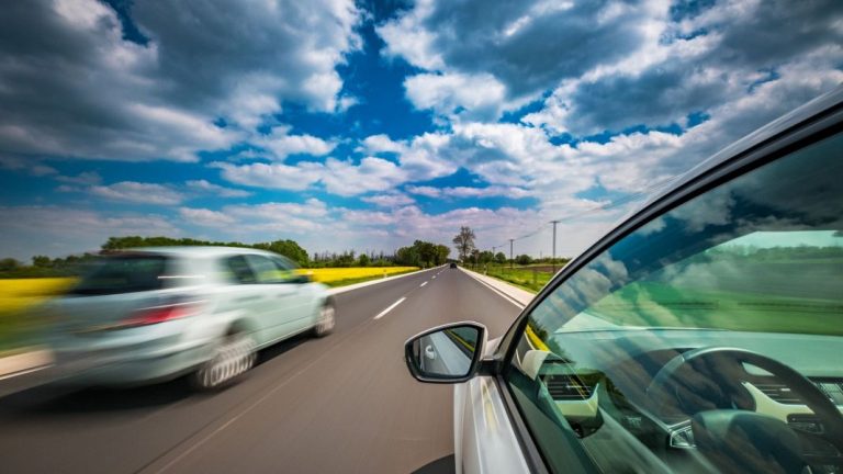 Un especialista te da todos los detalles para evadirte de un conductor kamikaze en la carretera