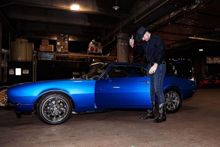 El descomunal coche con seis ruedas que conduce Luka Doncic, la estrella de la NBA