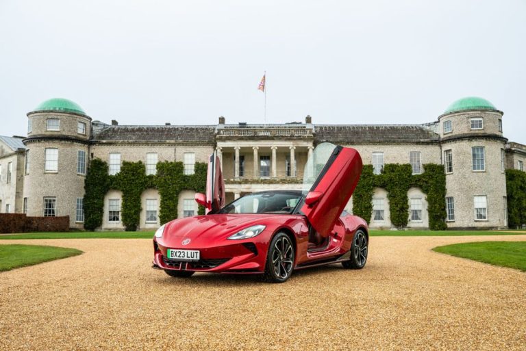 MG Cyberster: 5.000 euros más caro que el BMW Z4 más ‘barato’