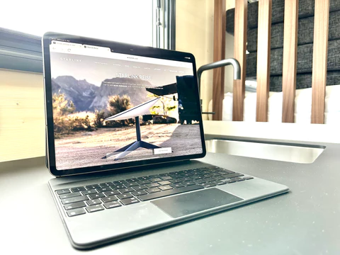 Tesla Cybercab: la antena Starlink de su techo blinda al robotaxi ante fallos de 5G 1 Motor16 Motor16