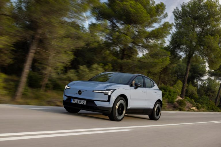 Volvo se lanza a un territorio nuevo con el EX30. Estos serán sus rivales