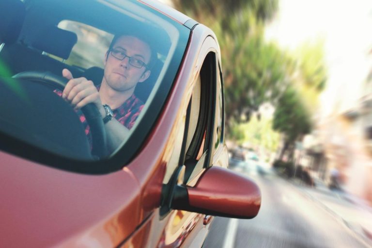 Conducir: 5 tips que debes poner en práctica siempre y no solo para volver de tus vacaciones