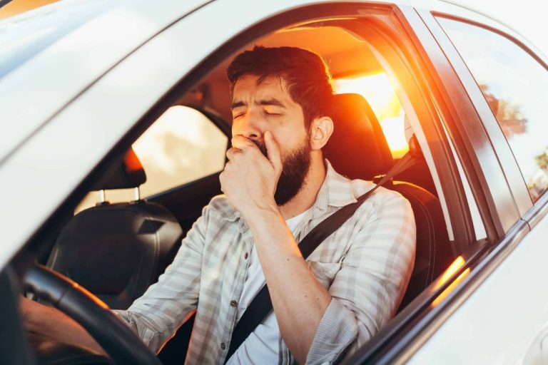 3 tips que la DGT quiere que pongas en práctica si te entra sueño mientras conduces