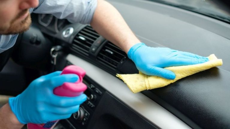 ¿A que sabe el volante de tu coche? El principal motivo para no pasar la lengua por el