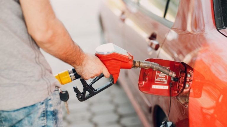 El fraude de los carburantes sin control: Decenas de coches averiados por usar gasóleo low cost