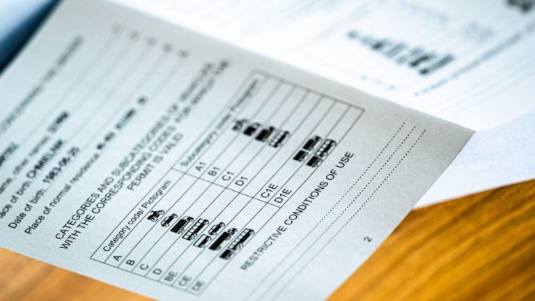 Bruselas le dice ‘no’ a la DGT: Lo que pensaban hacer con tu carnet de conducir no es posible