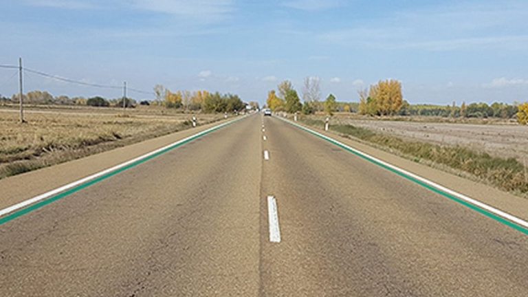 Rojas, verdes, blancas, amarillas… Evita multas si te sabes el significado de las líneas de la carretera en función de su color