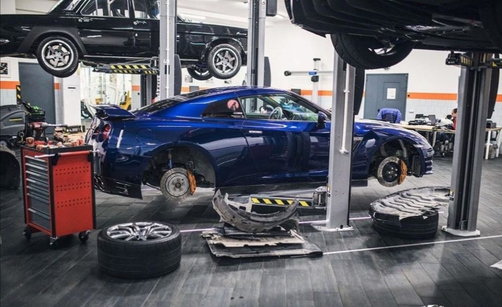 Mauro (47), mecánico: "Si ves alguna de estas señales lo mejor es cambiar de taller." 2 motor16 taller mecanico