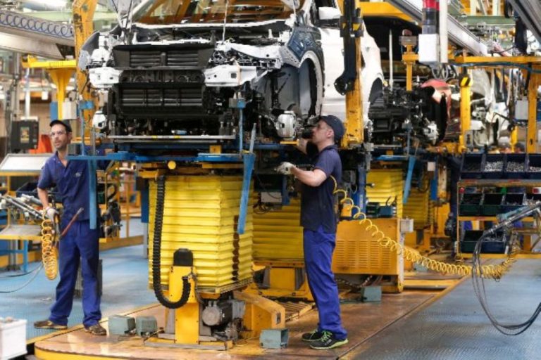 Ford asignará un nuevo modelo híbrido a Almussafes hasta que llegue su nueva generación de eléctricos