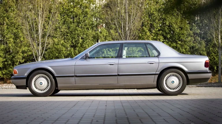 Este BMW Serie 7 es un prototipo que en 1990 ya usaba el motor del futuro Chiron