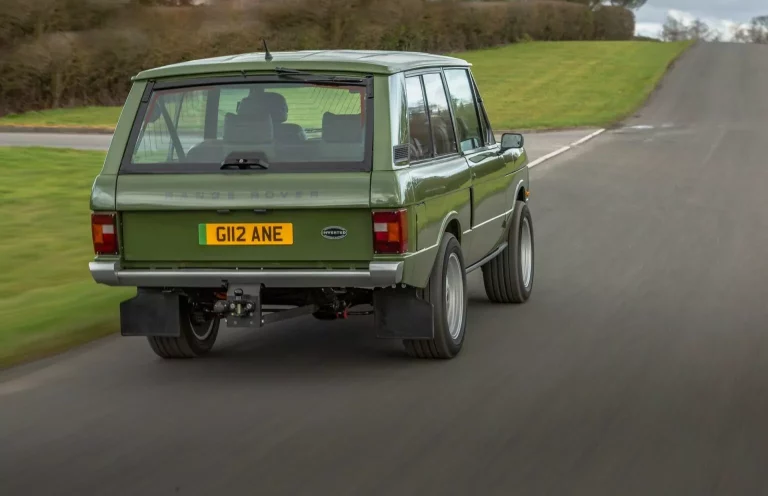 Inverted construye este Range Rover con las entrañas de un Tesla