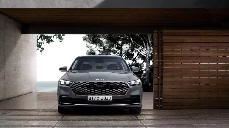 Kia K9: El buque insignia de la casa coreana se pone en forma