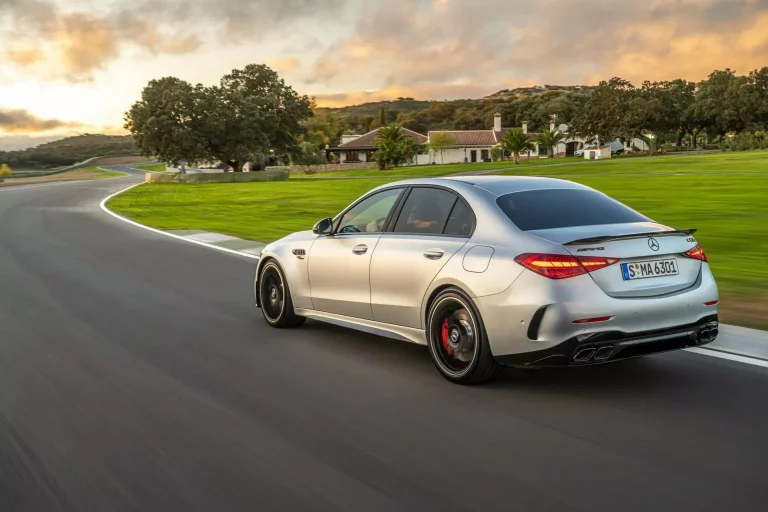 El Mercedes-AMG C 63 S E Performance ya se vende en EE.UU. Y te darán ganas de traerte uno