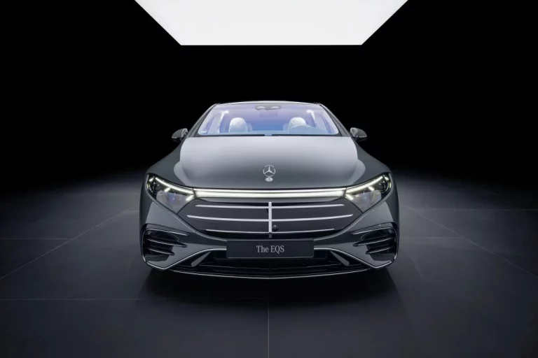 Mercedes-Benz EQS: El buque insignia eléctrico ahora llega mucho más lejos