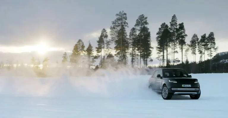 El futuro Range Rover eléctrico se pasea totalmente al desnudo