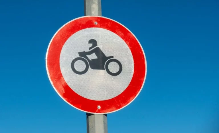 Así van a ser las nuevas señales de la DGT creadas para quienes van en moto