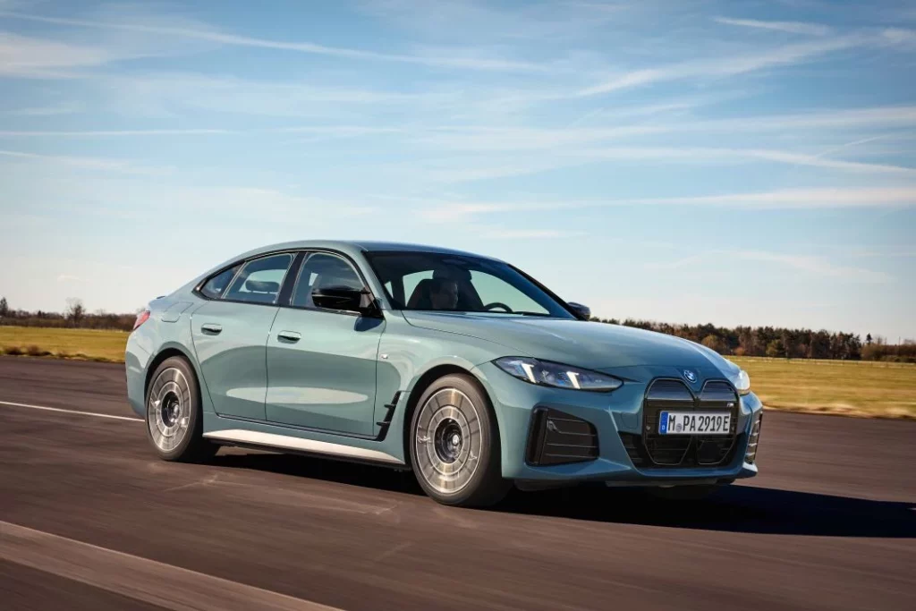 2025 BMW i4. Imagen movimiento.