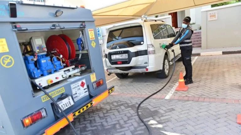 En Dubai demuestran estar a años luz. Y el servicio de gasolina a domicilio así lo demuestra